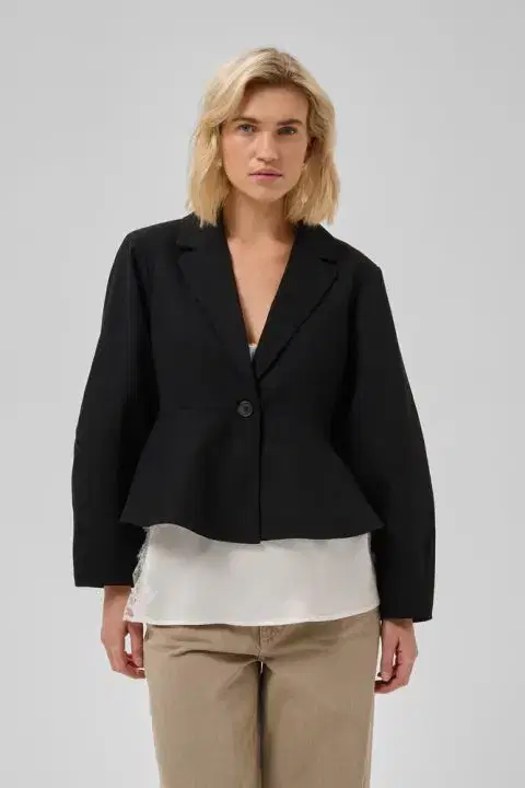 Evie Black Blazer