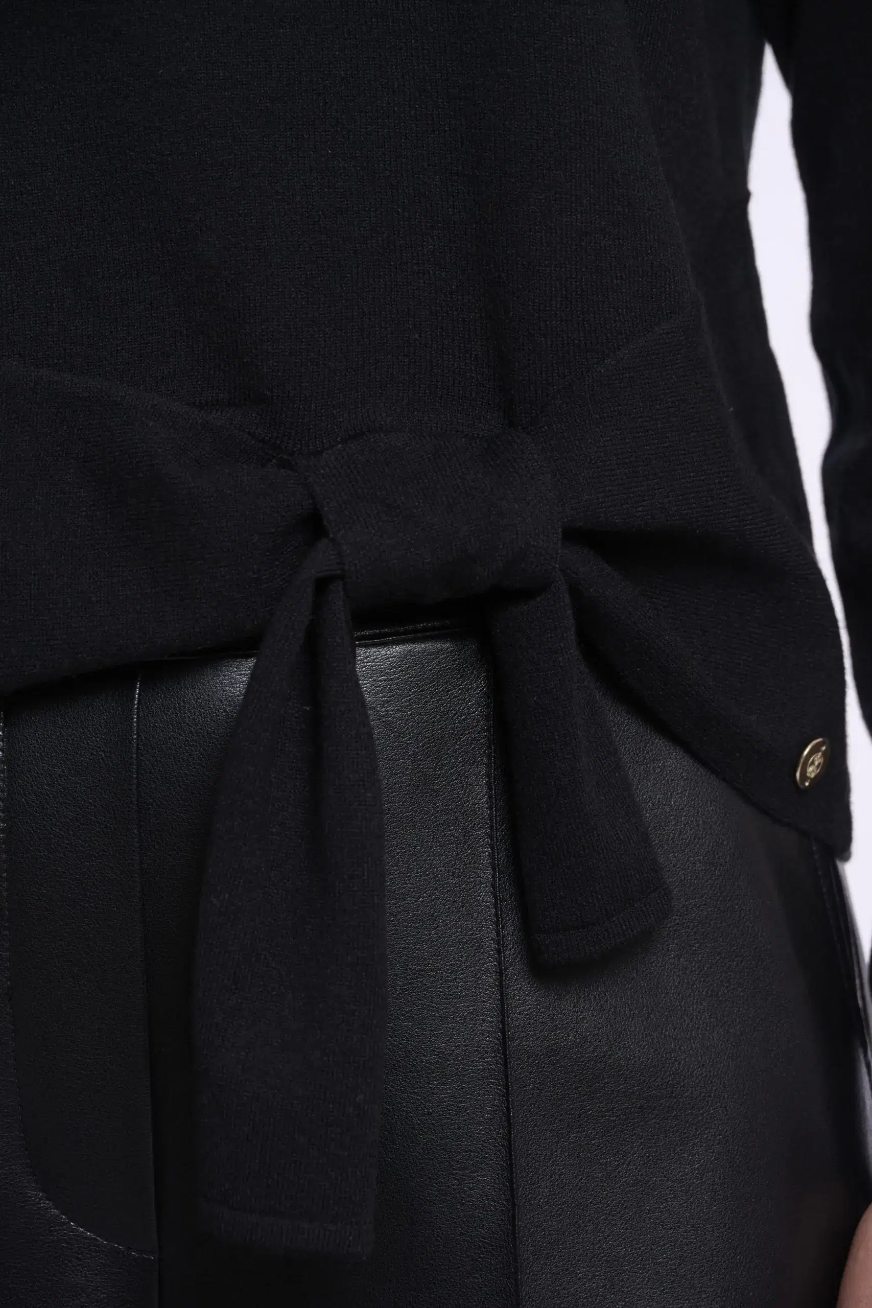 Kuro Black Sweater - Image 4