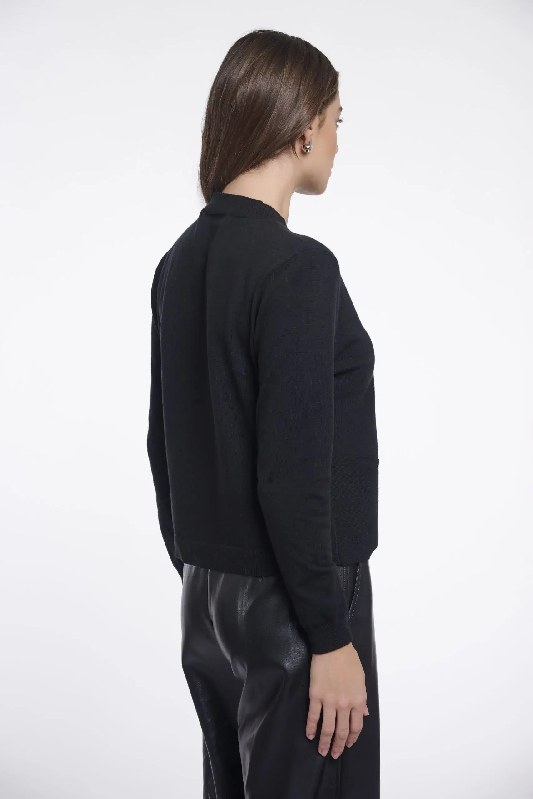 Kuro Black Sweater - Image 3