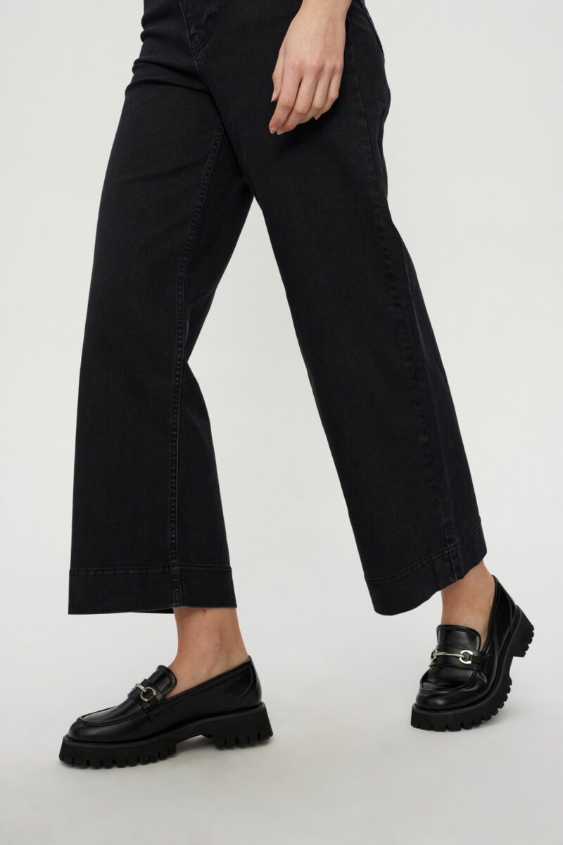 Nuparis Crop Black Denim - Image 3