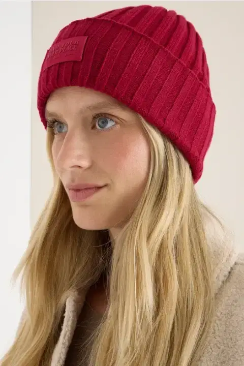 Cecil Solid Rib Red Cap
