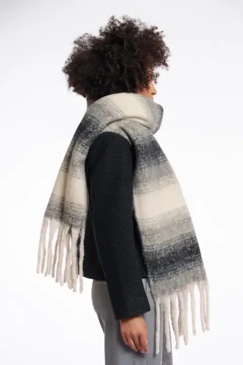 Erica Black & White Scarf