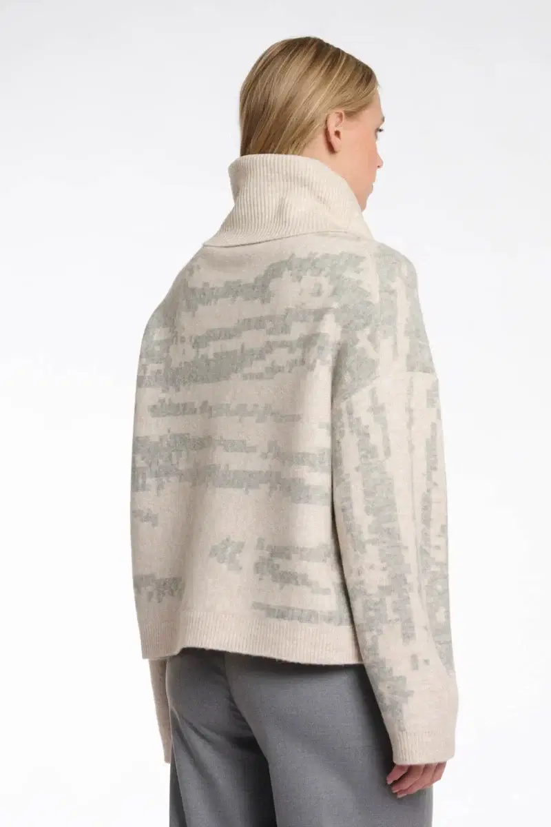 Izzie Birch Grey Sweater - Image 4
