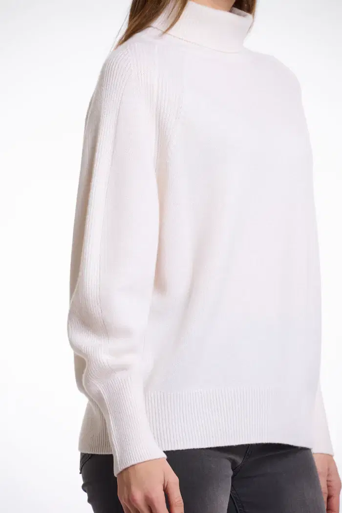 Maartje Snow White Sweater - Image 3