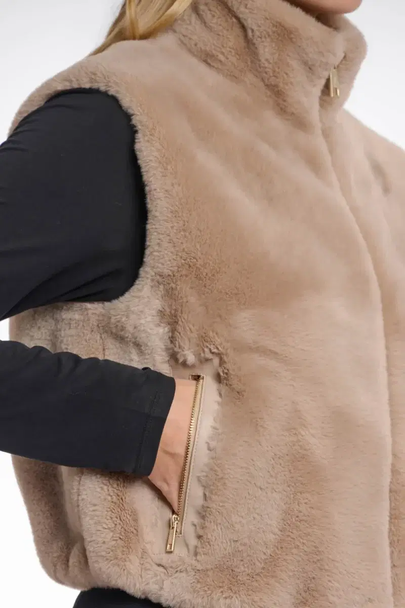 Nikki Oat Faux Fur Gilet - Image 3