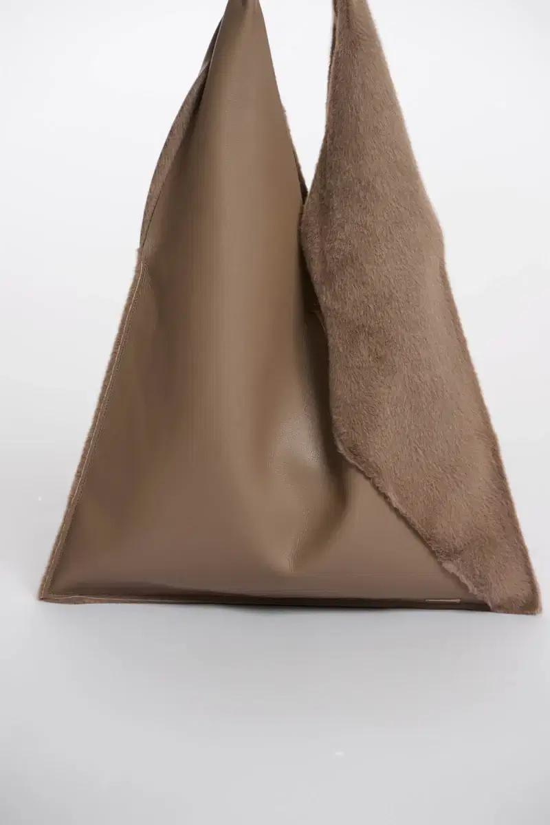 Soraya Toffee Shoulder Bag - Image 4