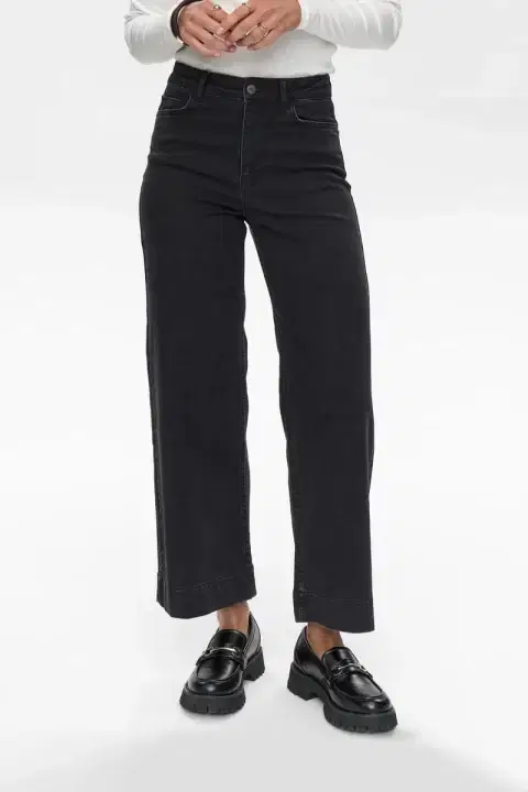 Nuparis Black Cropped Jeans