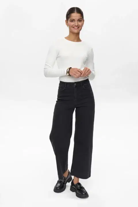 Nuparis Black Cropped Jeans