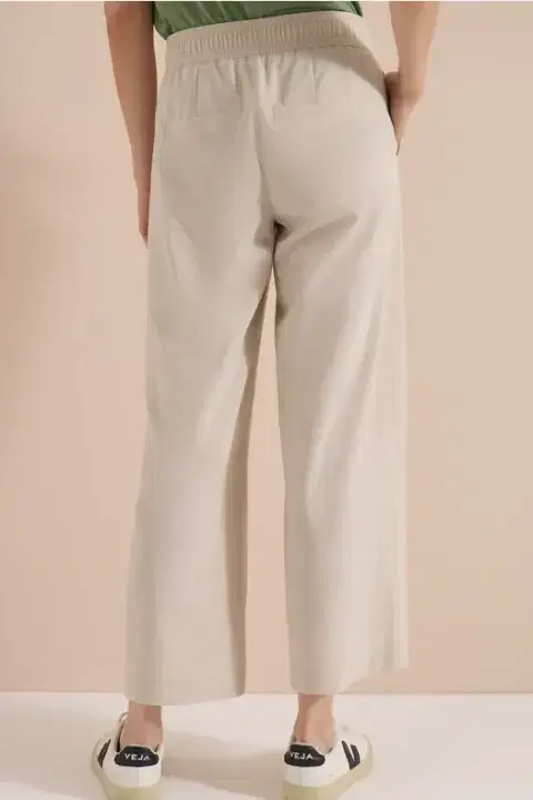 High waist wide leg trousers in a loose fit