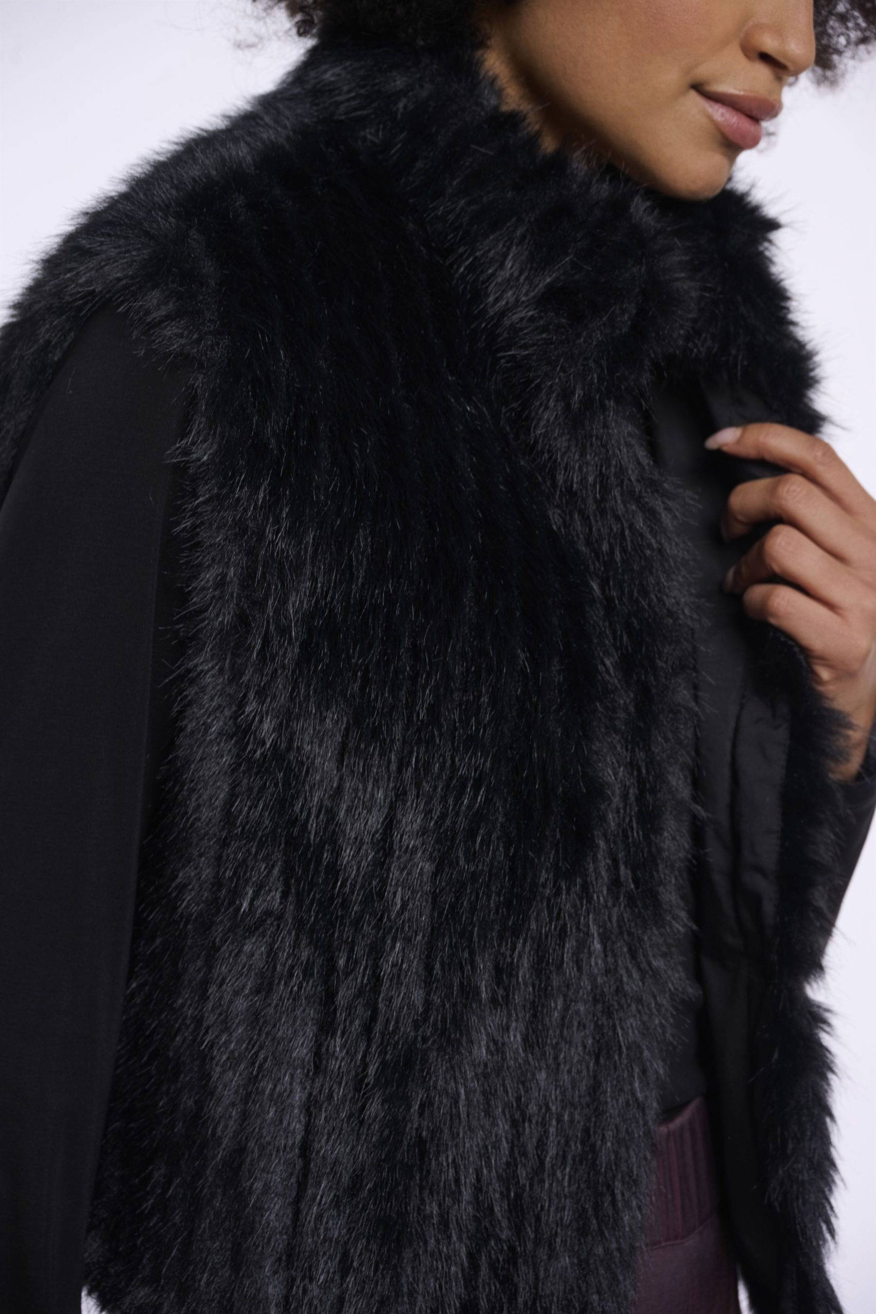 Dava Black Faux Fur Gilet - Image 4