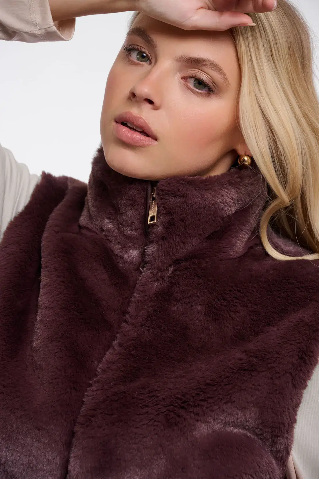 Nikki Chocolate Bean Faux Fur Gilet - Image 2
