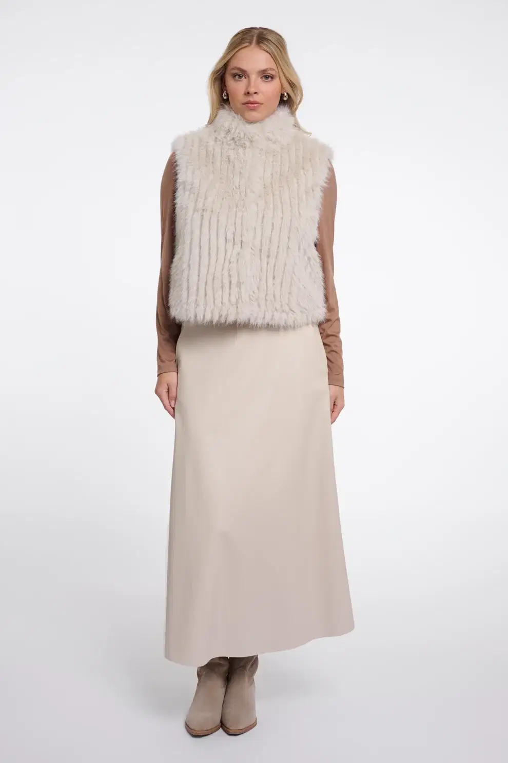 Dava Birch Faux Fur Gilet - Image 4