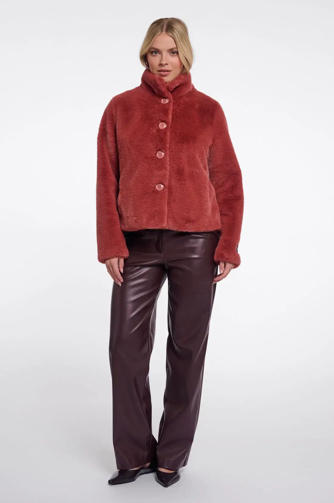 Vie Antique Rouge Faux Fur Jacket - Image 4