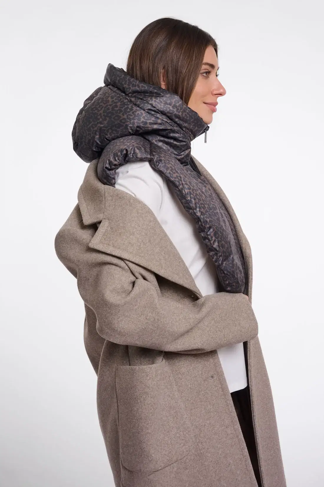 Tabita Hood Collar - Image 2