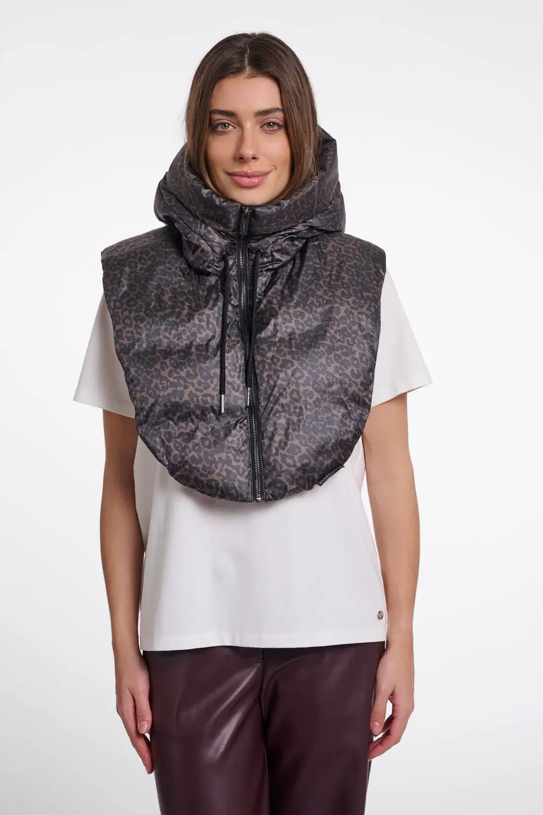 Tabita Hood Collar - Image 4