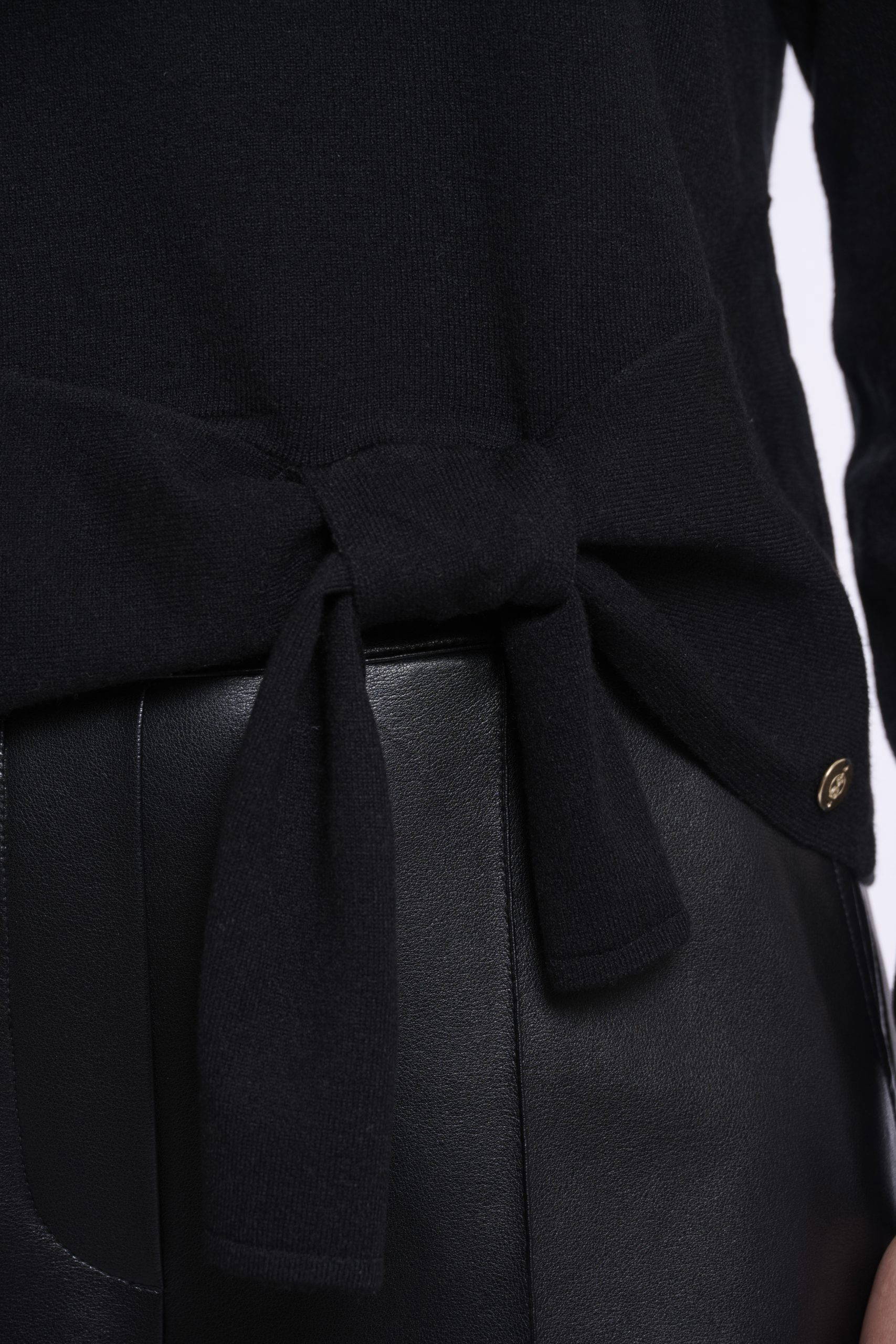 Kuro Black Sweater - Image 4