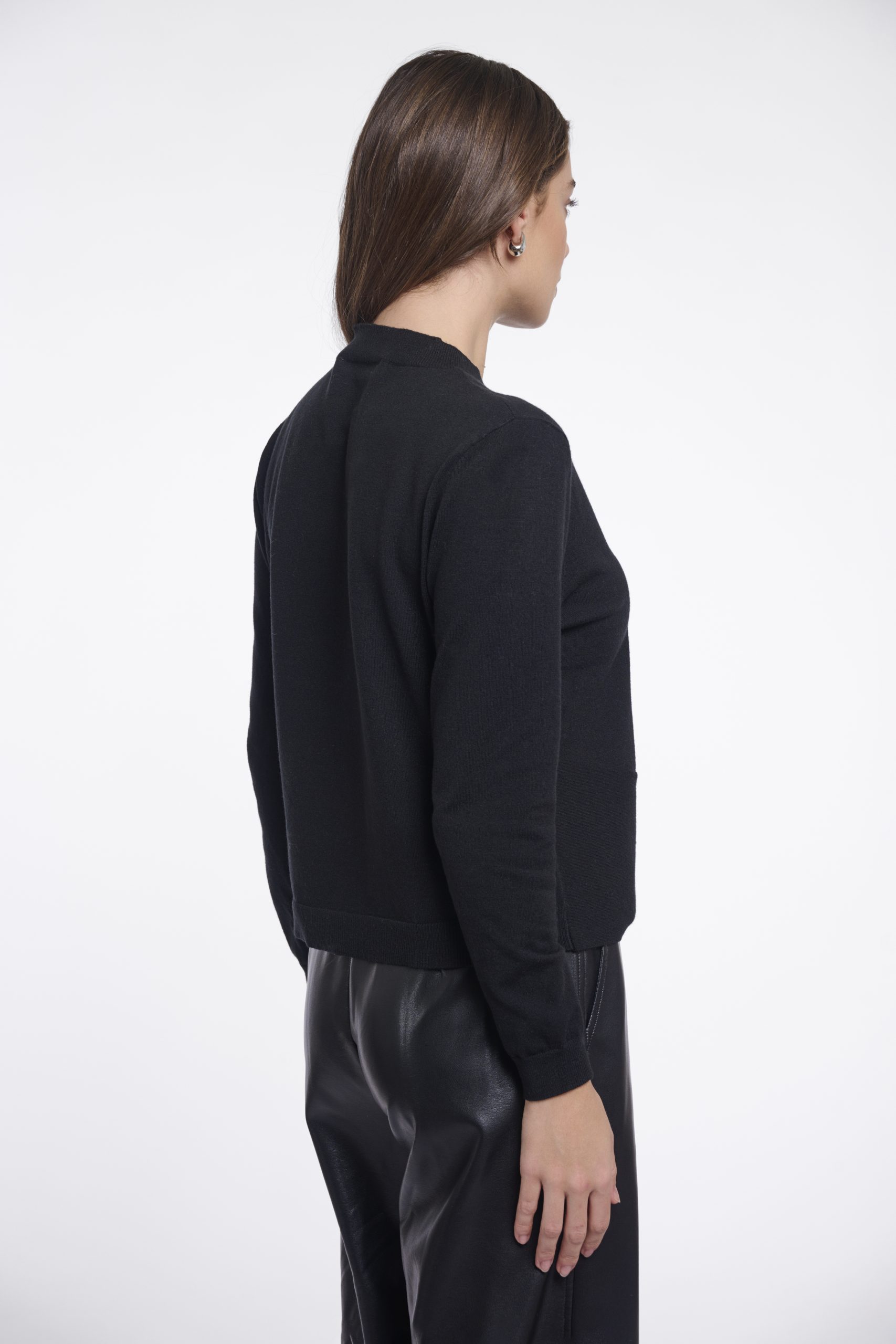 Kuro Black Sweater - Image 3
